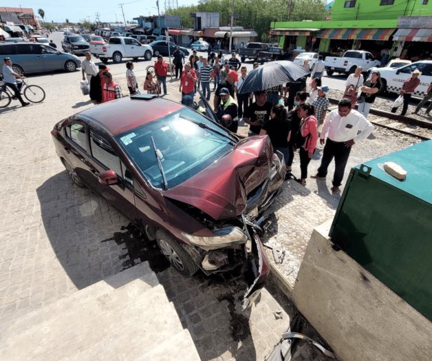 Herido grave tras choque con concreto en Centro de Reynosa Herido grave tras choque con concreto en Centro de Reynosa