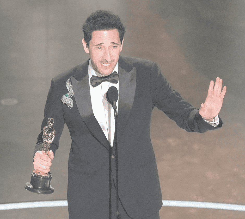 Adrien Brody al ganar el Oscar a Mejor Actor por su papel en ´The Brutalist´.