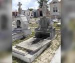 Llenos de maleza y basura: Cementerios abandonados