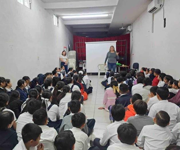 Dan pláticas a estudiantes: Previenen los actos de violencia en escuelas Dan pláticas a estudiantes: Previenen los actos de violencia en escuelas