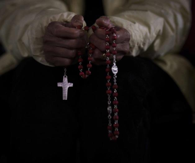 Papa Francisco descansa tras pasar la noche con mascarilla de ox&iacute;geno en su lucha contra la neumon&iacute;a