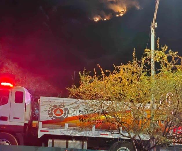 Tres incendios permanecen activos en Monterrey Tres incendios permanecen activos en Monterrey