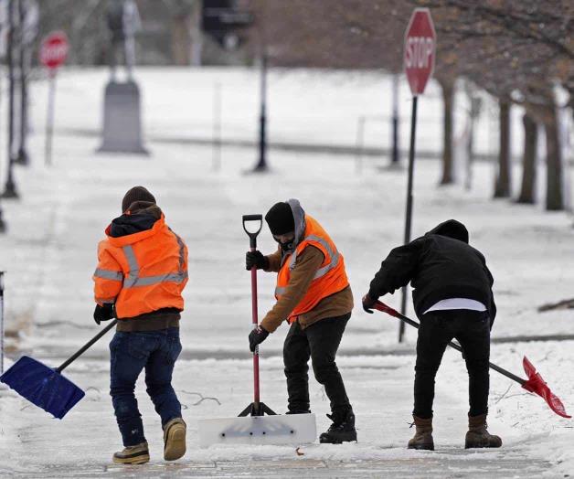 Provocan nevadas y amenazan con generar más tornados: Fuertes tormentas azotan EU Provocan nevadas y amenazan con generar más tornados: Fuertes tormentas azotan EU