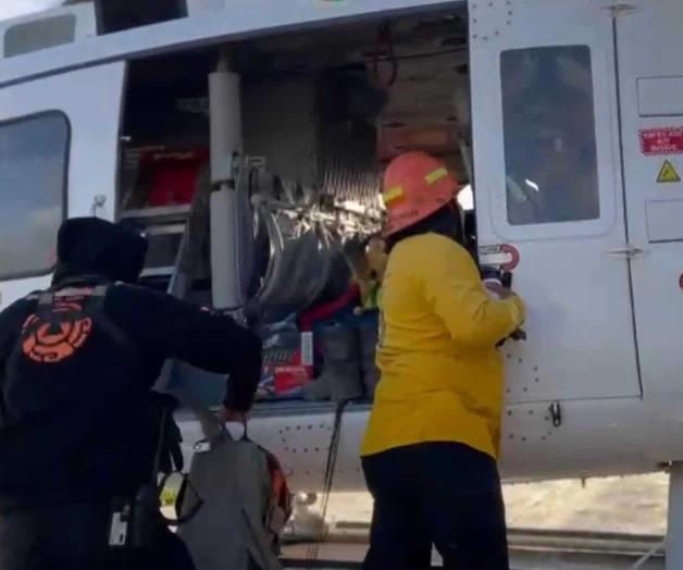 Despliegue de Protecci&oacute;n Civil y bomberos ante incendio forestal en Sierra de Santiago