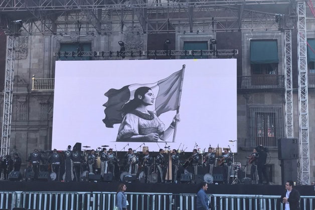 Asistentes llegan a asamblea informativa de Claudia Sheinbaum en Zócalo de la CDMX Asistentes llegan a asamblea informativa de Claudia Sheinbaum en Zócalo de la CDMX