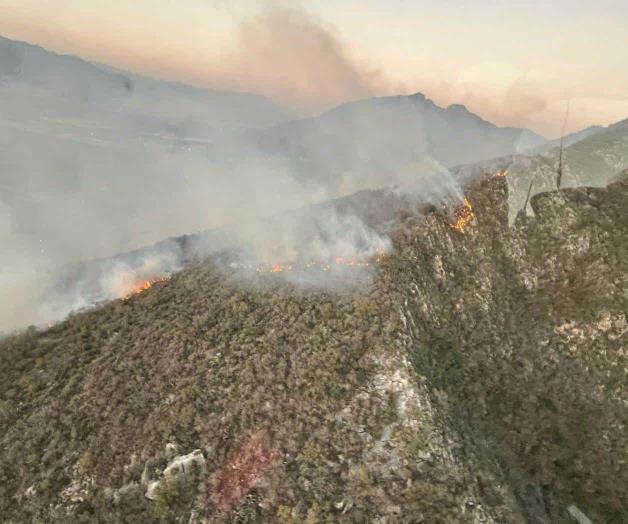 Reanudan labores de control de incendio forestal en Sierra de El Fraile Reanudan labores de control de incendio forestal en Sierra de El Fraile