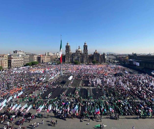 Asistentes llegan a asamblea informativa de Claudia Sheinbaum en Zócalo de la CDMX Asistentes llegan a asamblea informativa de Claudia Sheinbaum en Zócalo de la CDMX