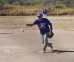 Pelean cima en la Liga de Softbol Veteranos