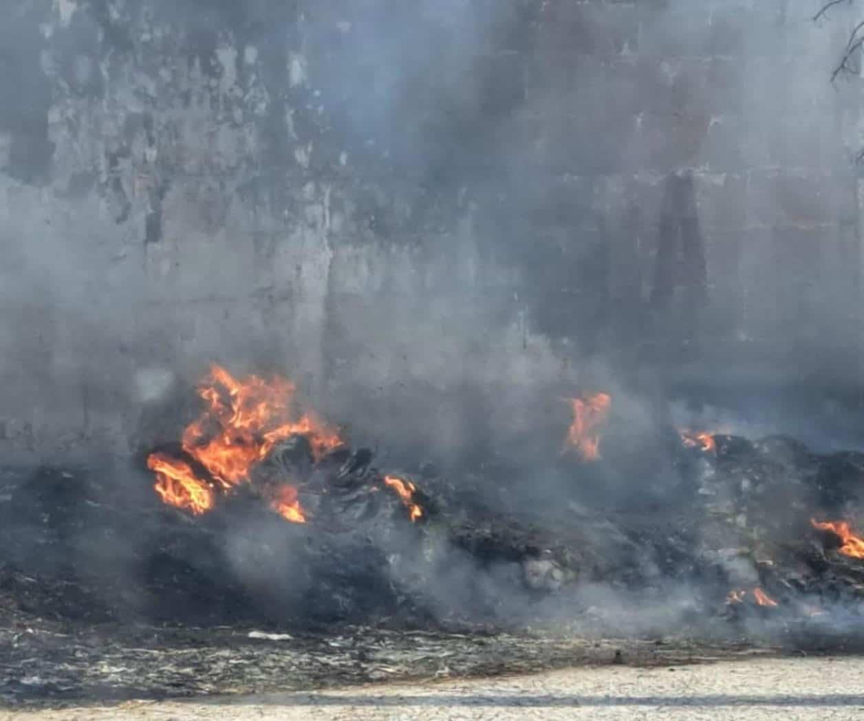 Causa temor en familias el incendio de pastizales