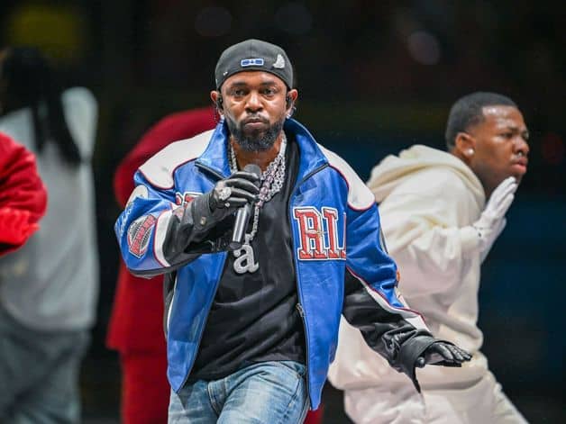 Al escenario en los iHeartRadio Awards