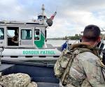 Presume Greg Abbott patrullaje en el río bravo