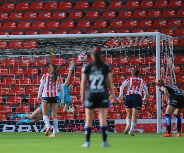 Chivas femenil rescata empate contra Gallos