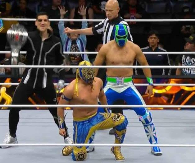 La pareja Komander y Hologram arrasa en la AEW