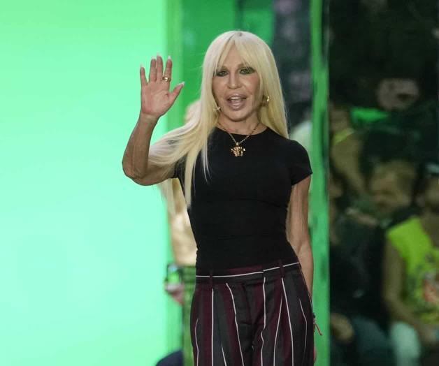 Donatella Versace: Despedida por sus musas Donatella Versace: Despedida por sus musas
