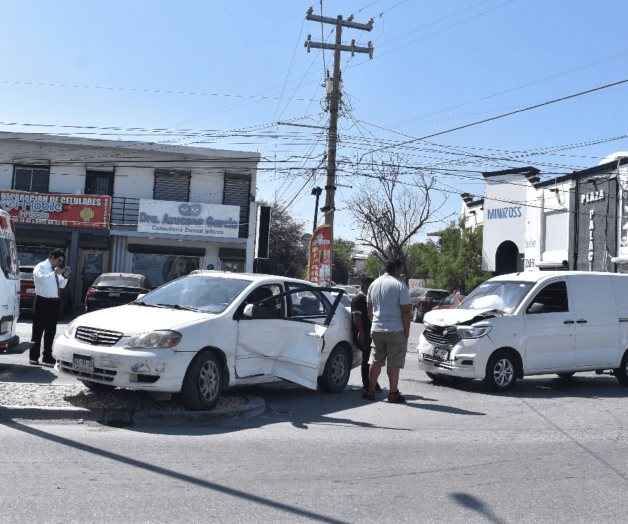 Termina atravesada en camellón central de colonia San Antonio en Reynosa Termina atravesada en camellón central de colonia San Antonio en Reynosa