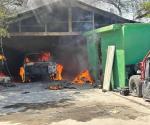 Cuatro autos calcinados: Arde taller de pintura