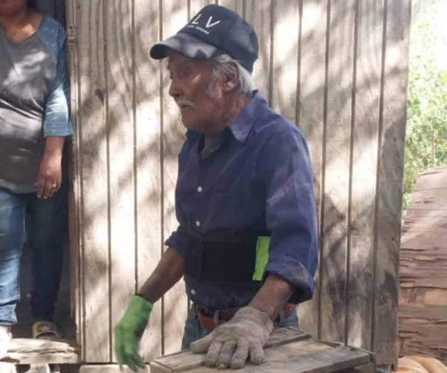 Cuidaron un predio por 25 años: Echan a la calle  a dos abuelitos