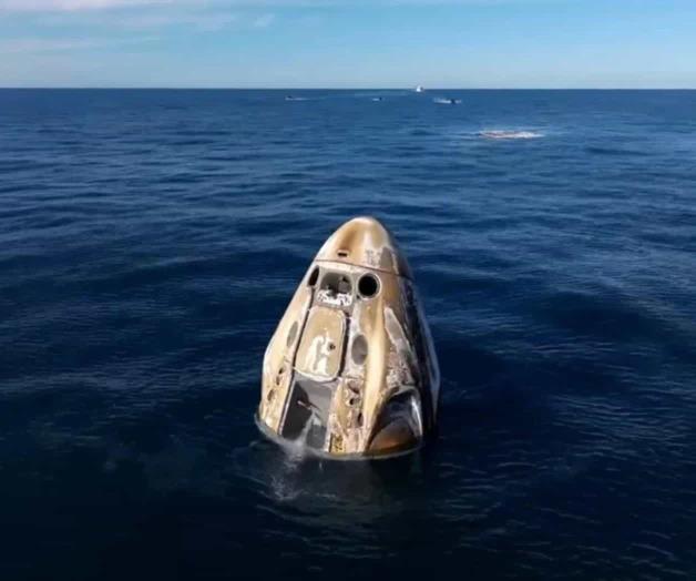 Ameriza cápsula de SpaceX con astronautas rescatados Ameriza cápsula de SpaceX con astronautas rescatados