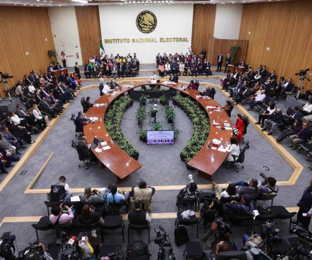 Enlista INE riesgos por falta de dinero Enlista INE riesgos por falta de dinero