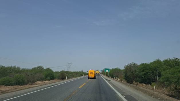 Tr&aacute;fico lento en KM 04 de la Carretera Federal 80 por traslado de transformador