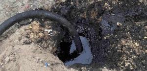 Brota petróleo en drenaje de Altamira