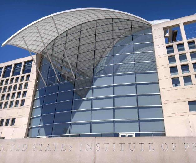 Instituto de Paz demanda al gobierno por despidos