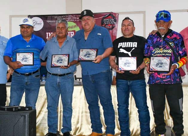 Ceremonia de premiaci&oacute;n e inauguraci&oacute;n &acute;perronona&acute;