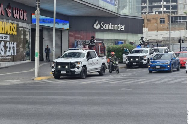 Hombre mata a 3 personas tras robo, hiere a tránsito y luego es abatido en Monterrey Hombre mata a 3 personas tras robo, hiere a tránsito y luego es abatido en Monterrey