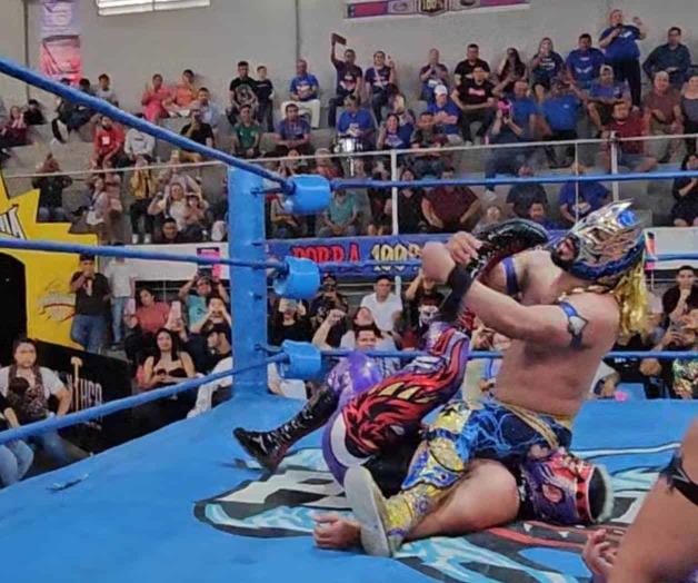 El Komander luchó en casa El Komander luchó en casa