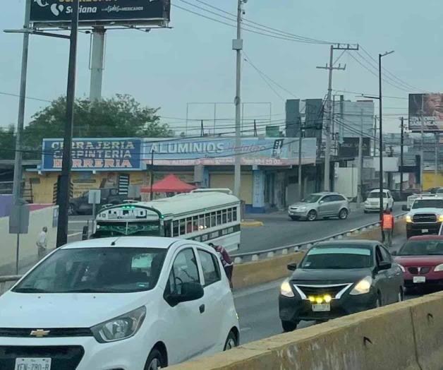 Registra puente Broncos tráfico lento por limpieza Registra puente Broncos tráfico lento por limpieza