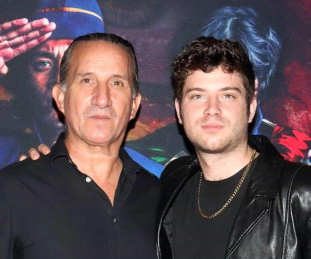 Sigue los pasos de su padre Sigue los pasos de su padre
