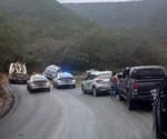 Accidente de autobús bloquea ambos carriles de Carretera Mante- El Huizache