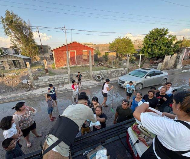 Llevan canasta básica a vecinos de la Santa Cruz