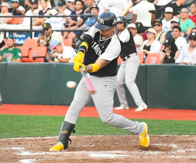 ¡El beisbol vive! ¡El beisbol vive!