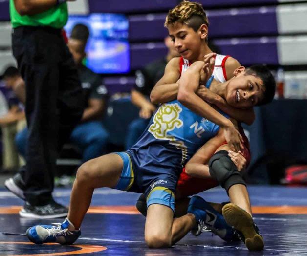 Destaca la selección  de luchas asociadas  en el Macro Regional