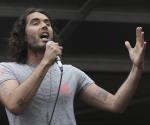 Policía británica acusa al comediante Russell Brand de violación y agresión sexual