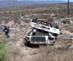 Volcadura de veh&iacute;culo con material corrosivo en Carretera Monterrey - Monclova