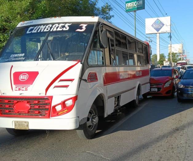 Choque de auto y micro en Bulevar Miguel Hidalgo de Reynosa Choque de auto y micro en Bulevar Miguel Hidalgo de Reynosa
