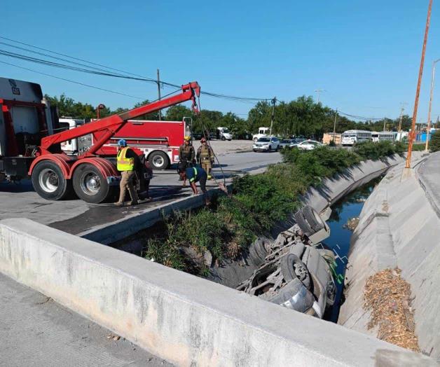 Cae pipa de gas butano a canal en Reynosa Cae pipa de gas butano a canal en Reynosa