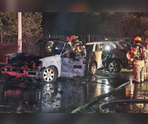 Se salva pareja de choque e incendio en Monterrey