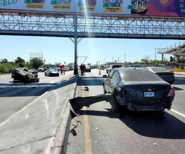 Choca y vuelca en carretera Río Bravo-Reynosa Choca y vuelca en carretera Río Bravo-Reynosa