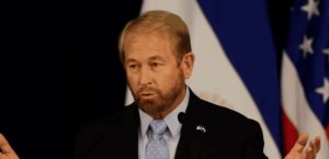 Confirman a Ron Johnson como embajador de EU en México