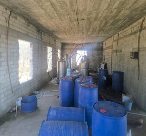 Aseguran 982 mdp en material y droga localizado en laboratorio clandestino en Sinaloa