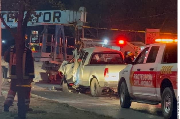 Hombre muere prensado en choque de camioneta en Apodaca Hombre muere prensado en choque de camioneta en Apodaca