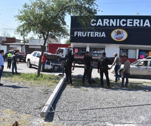 Accidente vial en Reynosa: Poste derribado por choque Accidente vial en Reynosa: Poste derribado por choque