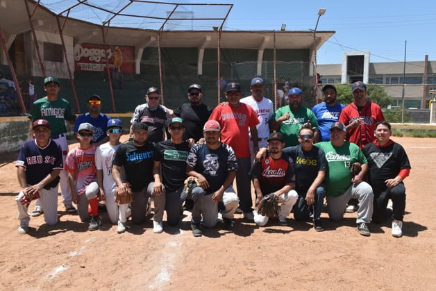 Amigos de Gama, campeón del torneo dominical: ¡Sacan la escoba! Amigos de Gama, campeón del torneo dominical: ¡Sacan la escoba!