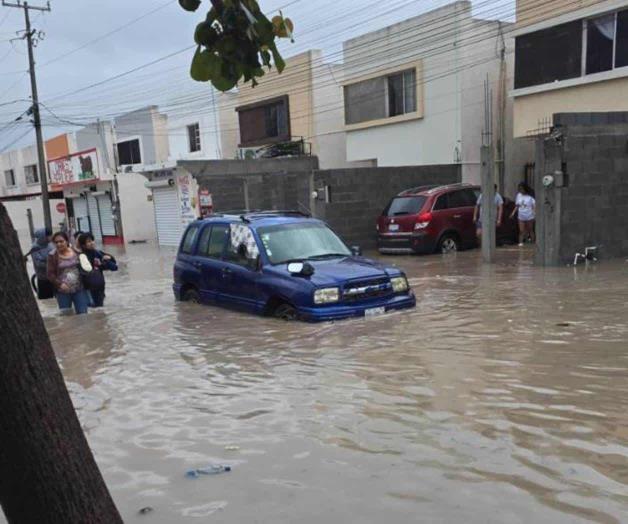 Familias de Las Camelias en espera de ayuda tras inundación Familias de Las Camelias en espera de ayuda tras inundación