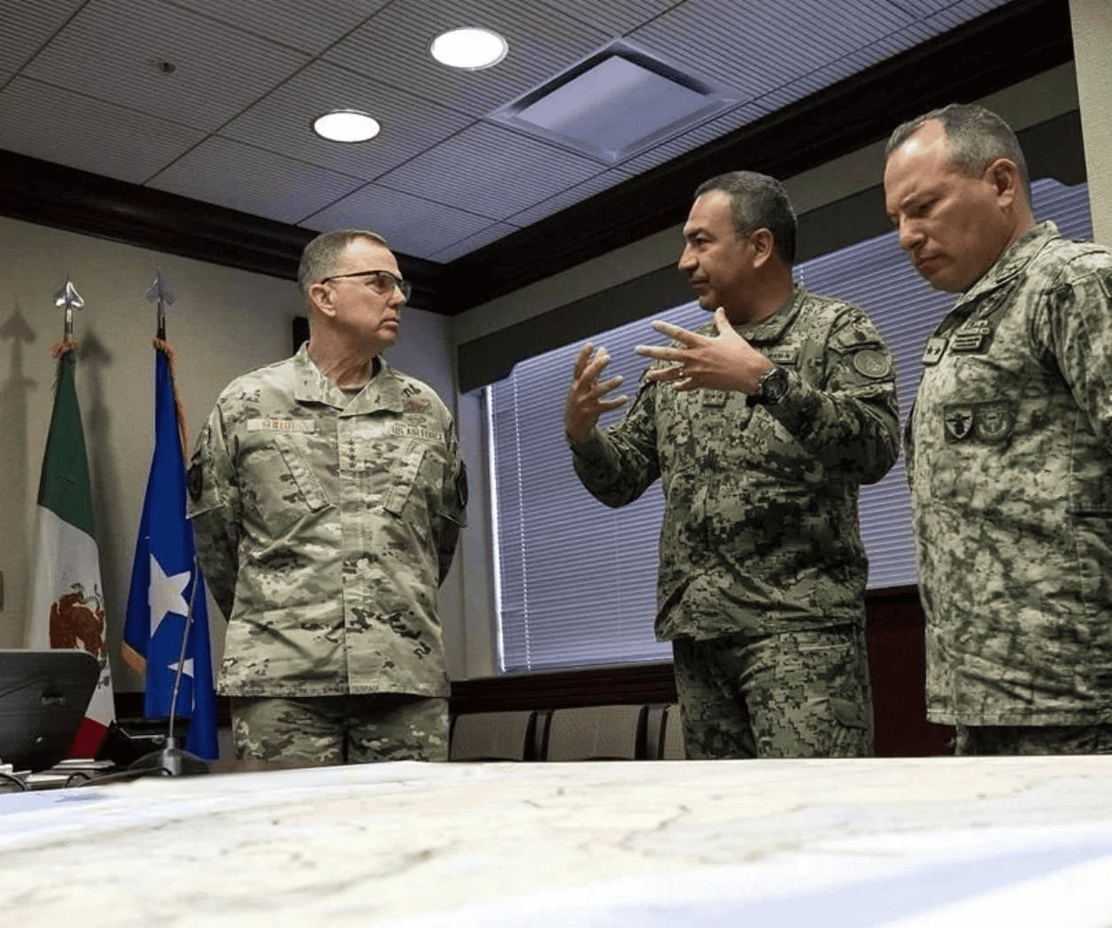 Discuten México y EU actividades militares conjuntas
