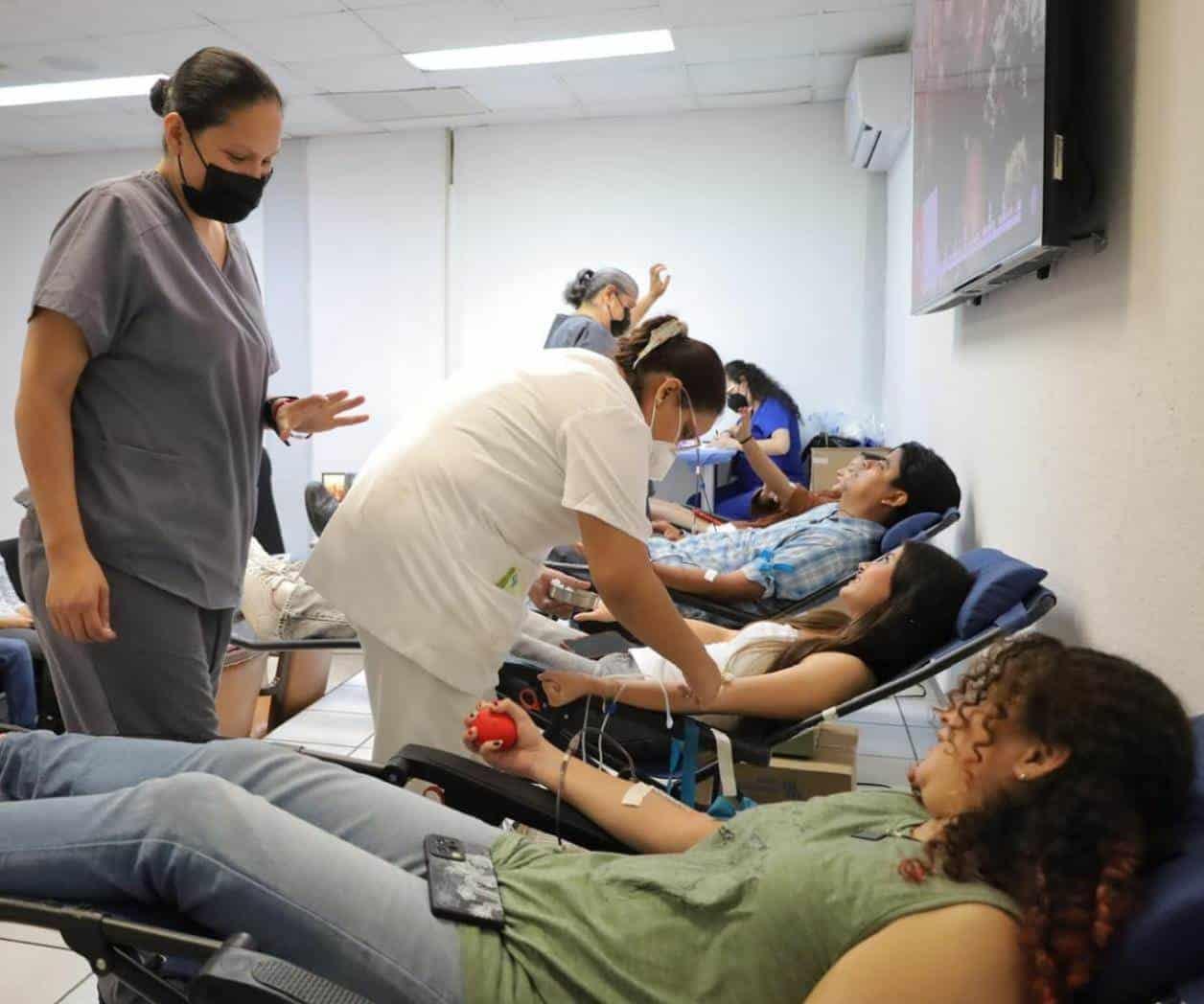 Alumnos UAT donan sangre