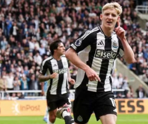 Newcastle golea y sube al tercer lugar